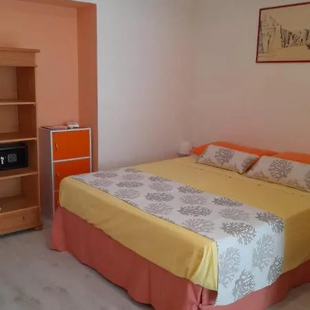 L'india Vittorio ゲストハウス 3*